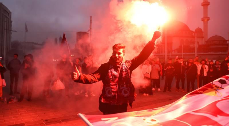 Spor Toto Süper Lig 2021-2022 Sezonu'nda şampiyonluğunu ilan eden Trabzonspor'un şampiyonluk kutlamalarından çok özel görüntüler...